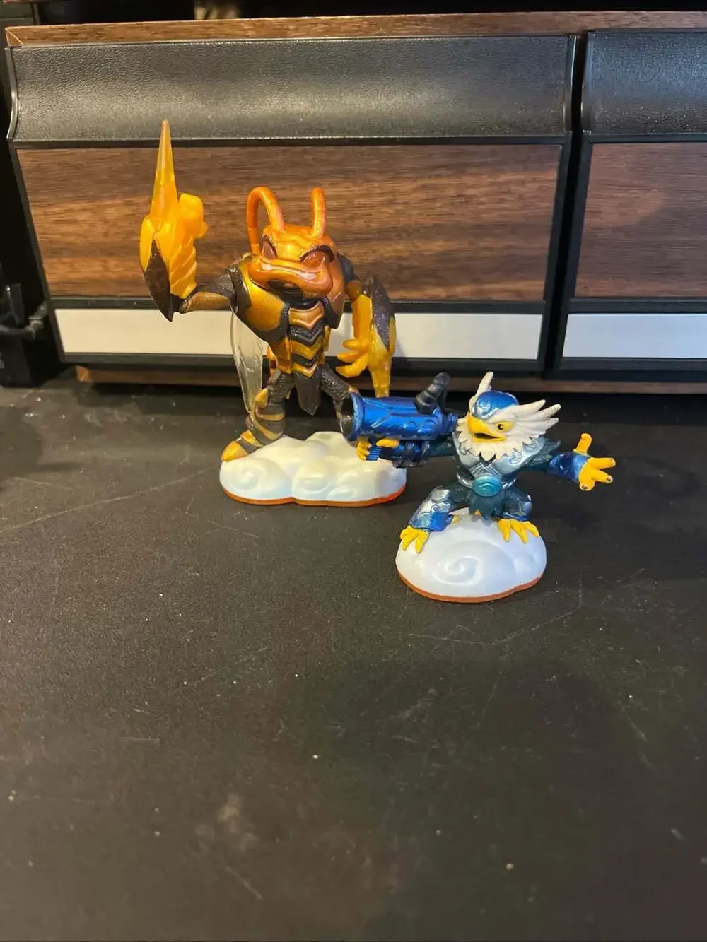 Skylanders Giants Swarm and Jet Vac Figure Bundle